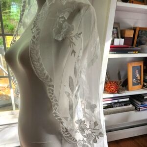 One layer laced edge veil creamy white